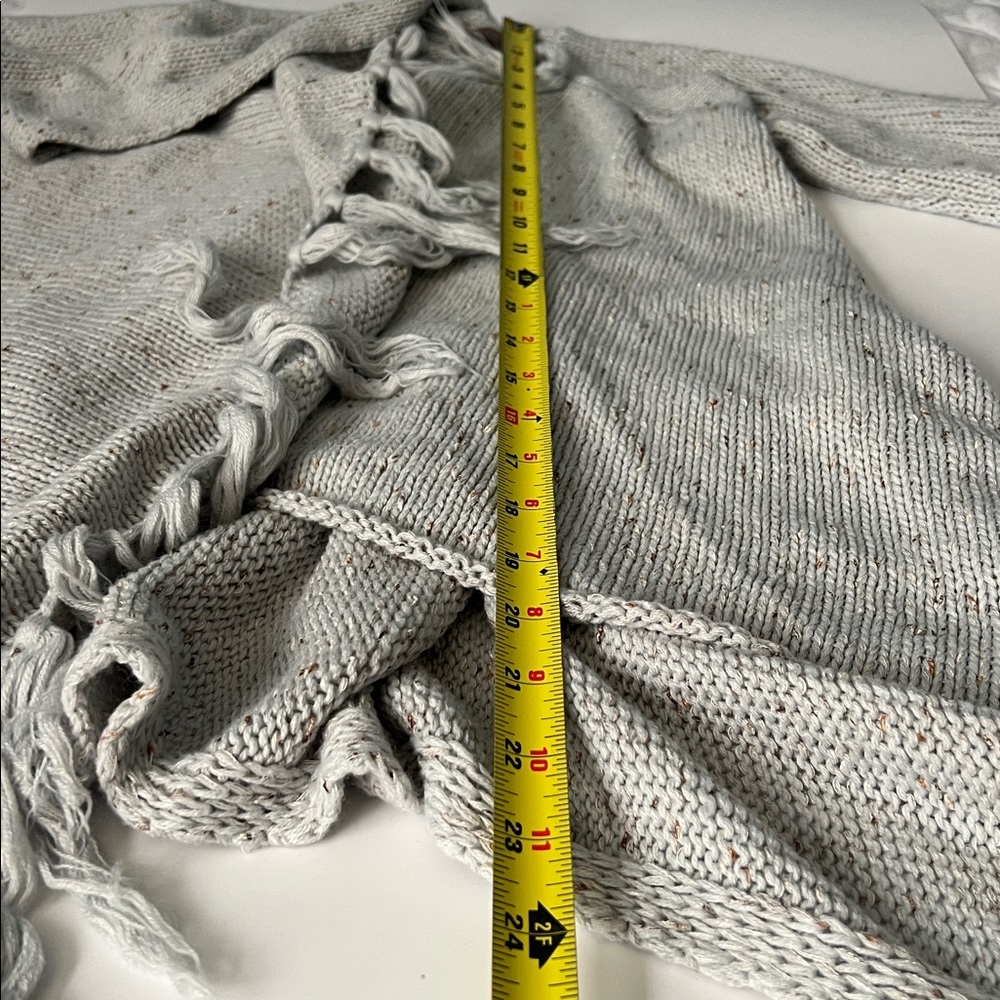 Elegant Gray Women's Poncho with Fringe est sz: Small - Picture 5 of 6